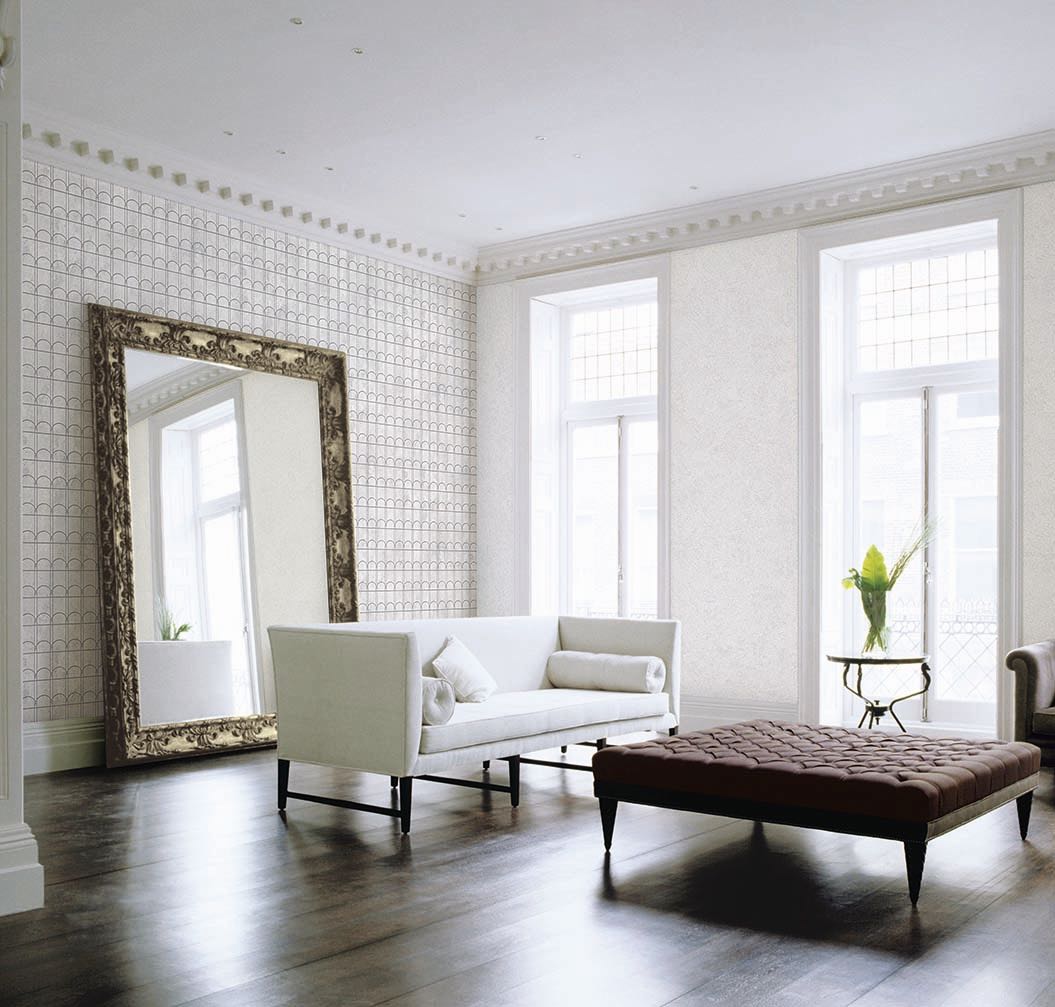 Minimalistischer Wohnraum im Altbau mit Couchtisch und weissem Sofa vor Standspiegel GNI FIORE 82069-3 - Image 1